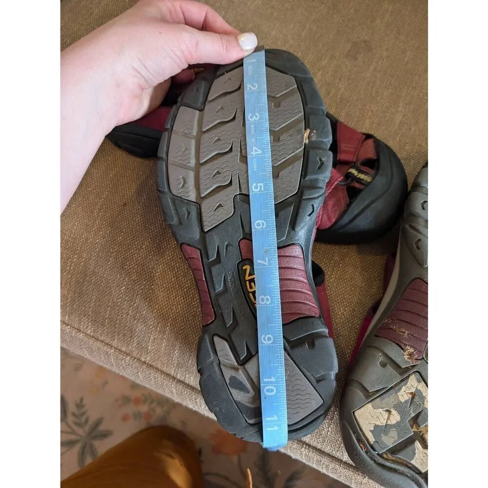 Men's size 10 Red Keen Sandals - Picture 7 of 7